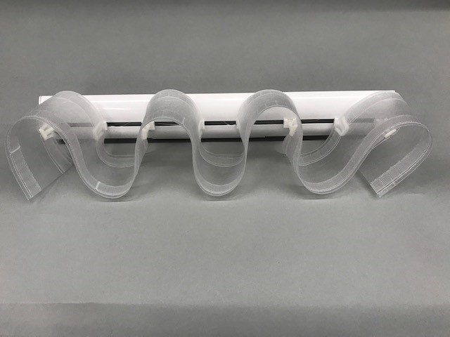 Het Vouwgordijntje - Voorbeeld van een rails met wave-plooi